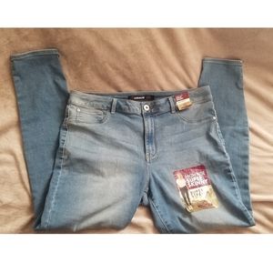 NWT High Rise Super Skinny Jeans